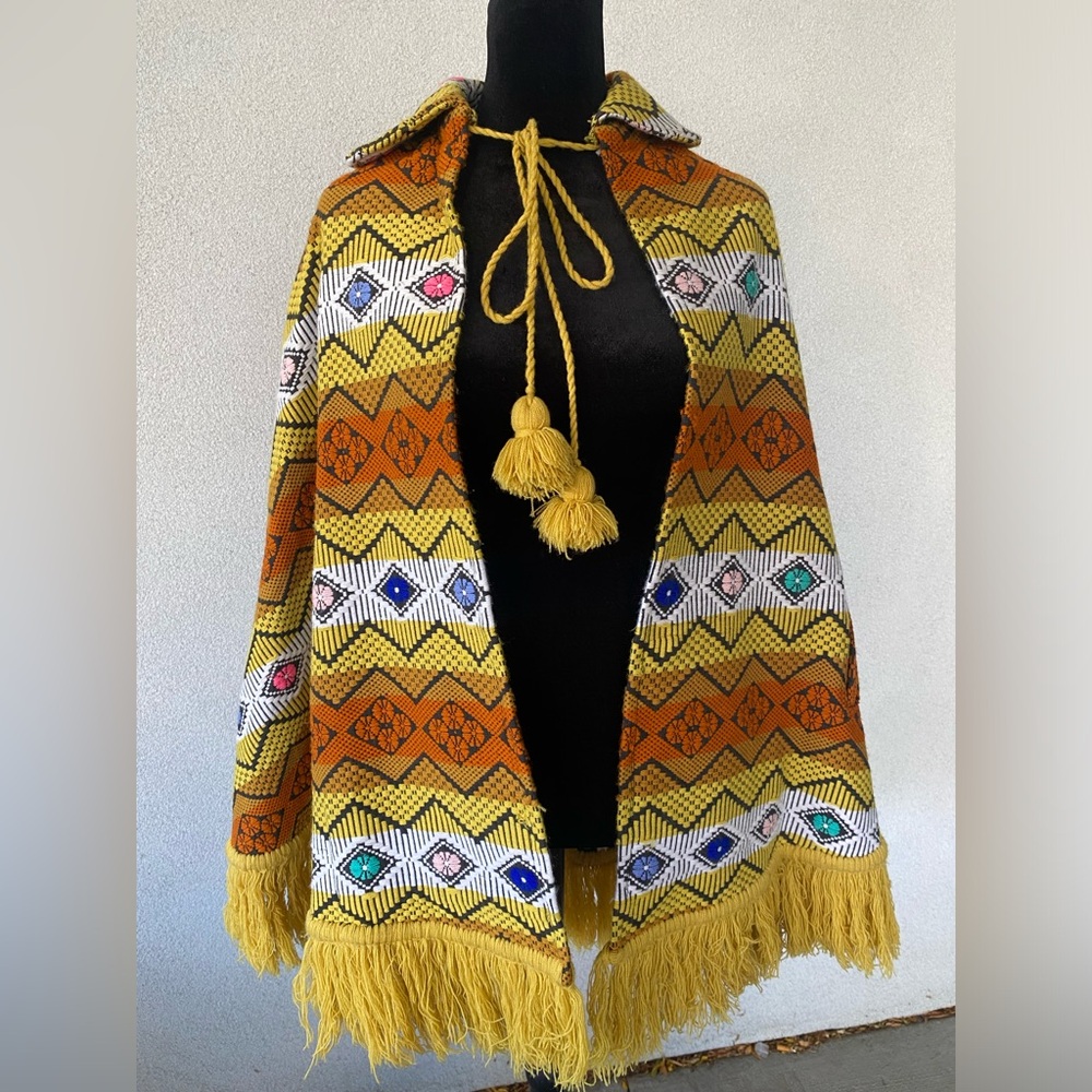 Vtg Guatemalan Poncho  Cape Top Hand-Woven Fringe 1960s Pattern